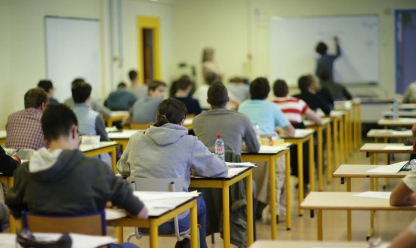 Alunos em uma sala de aula do ensino médio. (Foto: Reuters / Stephane Mahe)