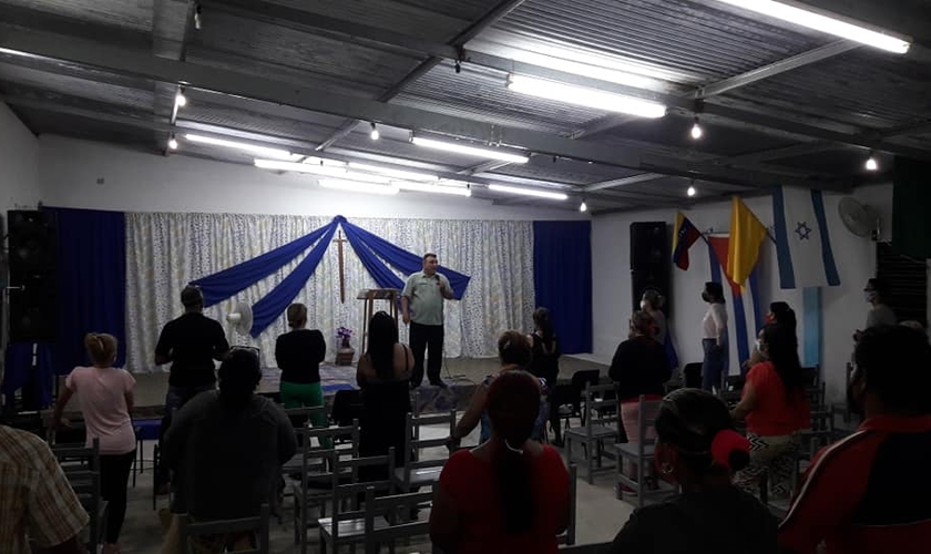 Templo foi alvo de pedras durante reunião, na cidade de Las Tunas. (Foto: Iglesia Misionera en Cuba)