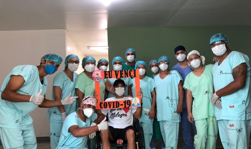 Claudeir Maciel, que teve quase 100% do pulmão afetado, é um milagre e resultado de oração. (Foto: Arquivo pessoal).