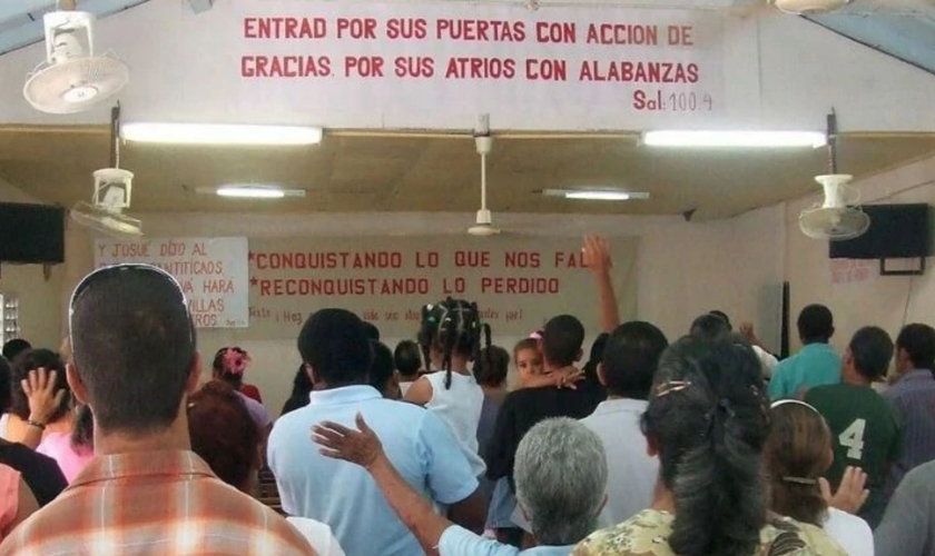 Vigilância e assédio são algumas das perseguições enfrentadas pela Igrejas no país comunista. (Foto: Portas Abertas)