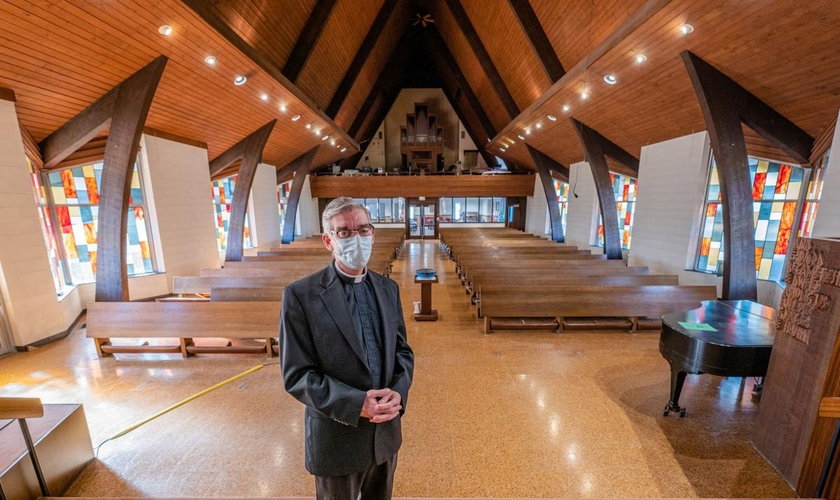 Além de precisarem reinventar o que já faziam anteriormente, os líderes estão lidando com um maior volume de trabalho pastoral. (Foto: Anthony Zilis/The News-Gazette).