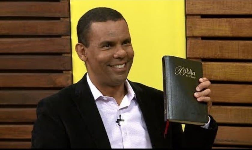 Estamos na iminência de Jesus voltar, diz o arqueólogo Rodrigo Silva. (Foto: Reprodução/YouTube/Rede Super de Televisão)