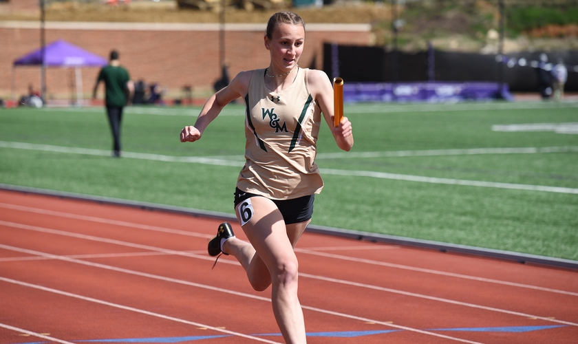 Chelsea Mitchell perdeu quatro títulos de campeonatos estaduais para atletas masculinos. (Foto: William & Mary Athletics). 