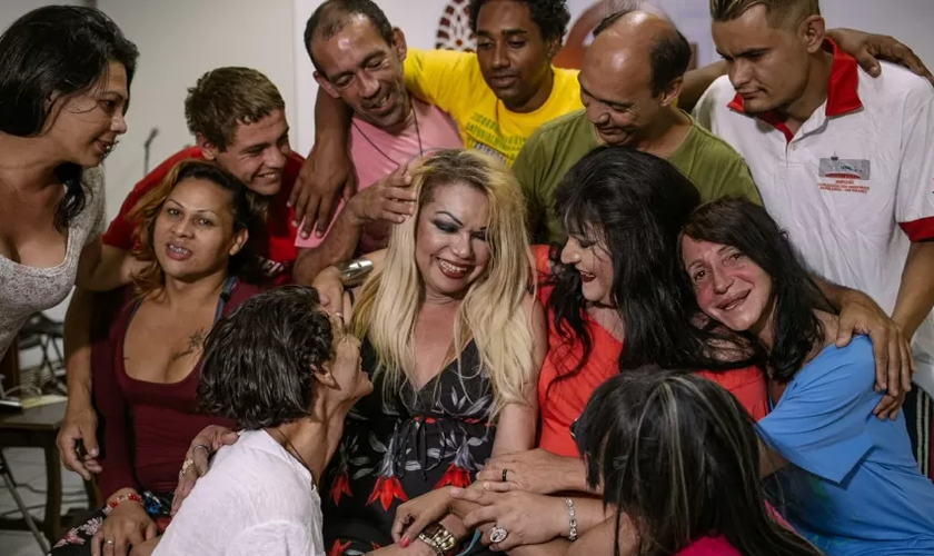 O transgênero Jacque Chanel é líder da Igreja Séfora. (Foto: Tuane Fernandes/UOL).