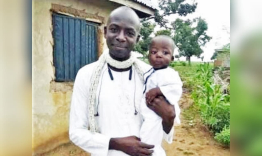 O pastor Leviticus Makpa e seu filho foram mortos por muçulmanos fulani. (Foto: Reprodução/Facebook).