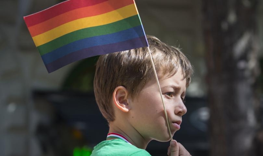 Viktor Orbán denunciou a doutrinação LGBT de crianças em maio passado como uma “linha vermelha a não ser cruzada”. (Foto: Reprodução / Shutterstock)