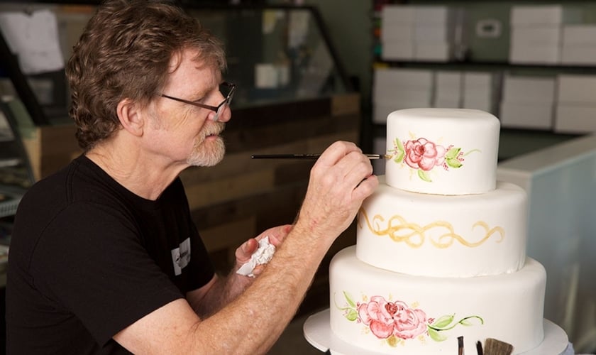 O confeiteiro Jack Phillips, dono da Masterpiece Cakeshop, tem enfrentado batalhas judiciais contra ativismo LGBT. (Foto: ADF)