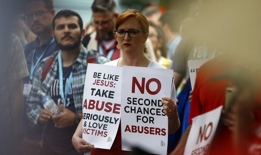 Comício contra encobrimento de casos de abuso,durante a reunião anual da Convenção Batista do Sul, em 11 de junho de 2019, em Birmingham, Alabama. (Foto: RNS/Butch Dill).