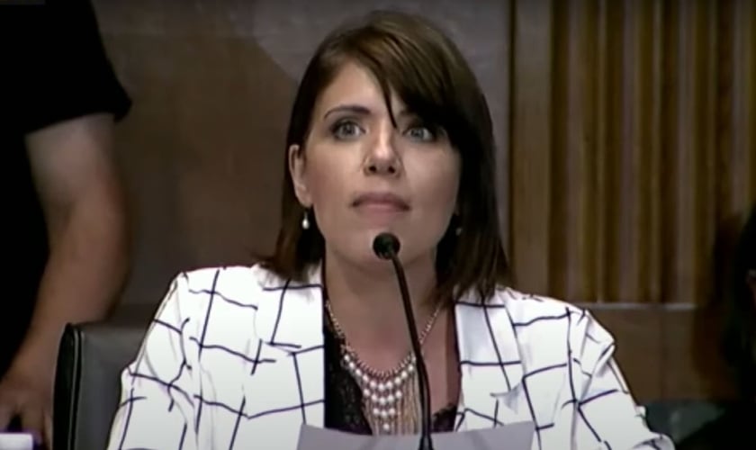 Melissa Ohden, sobrevivente de um aborto, vai ao Congresso protestar contra a Lei de Proteção à Saúde da Mulher. (Foto: Reprodução/YouTube)