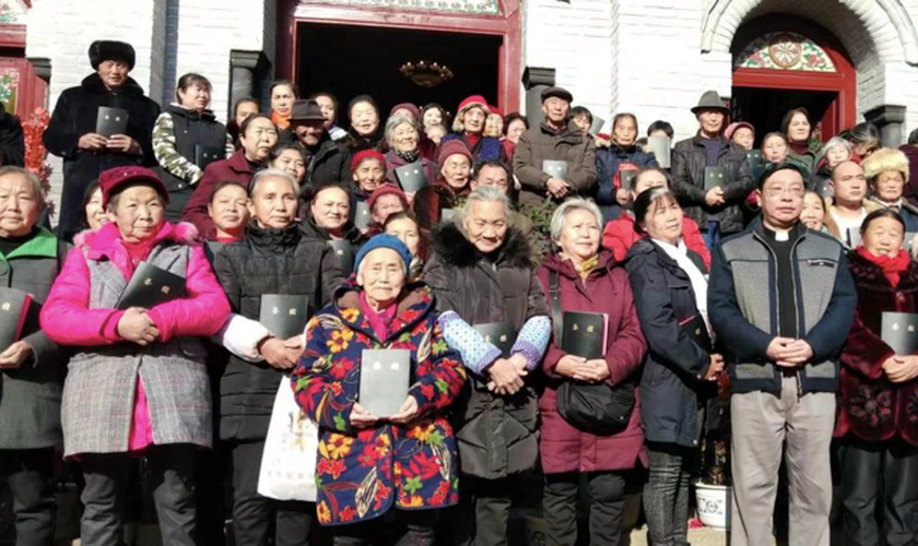 A China enfrenta uma grande escassez de pastores com um líder estimado para cada 6.700 cristãos. (Foto: Sociedade Bíblica Internacional).