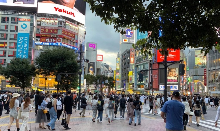 A equipe de missionários utilizaram a cultura pop japonesa como estratégia de evangelismo no Cruzamento Shibuya, um dos mais movimentados do mundo. Foto: (IBM).