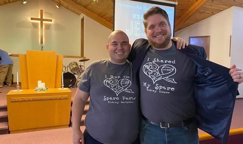 Jeremy Whitham com seu pastor Jack Coultas. (Foto: Arquivo pessoal/Connie Whitman).