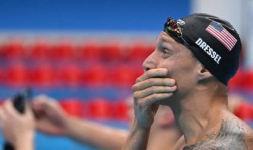 O nadador Caeleb Dressel é ouro nos 100m livre com recorde olímpico. (Foto: Jonathan/Nackstrand/AFP)