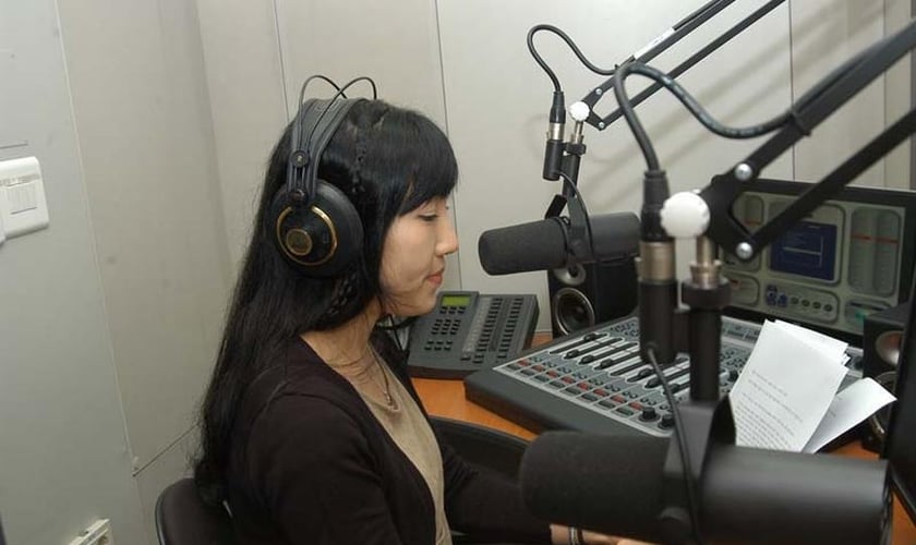 A Rádio Livre da Coreia do Norte (FNKR), está transmitindo as boas novas diariamente. (Foto: Jon Rabiroff / Stars and Stripes).