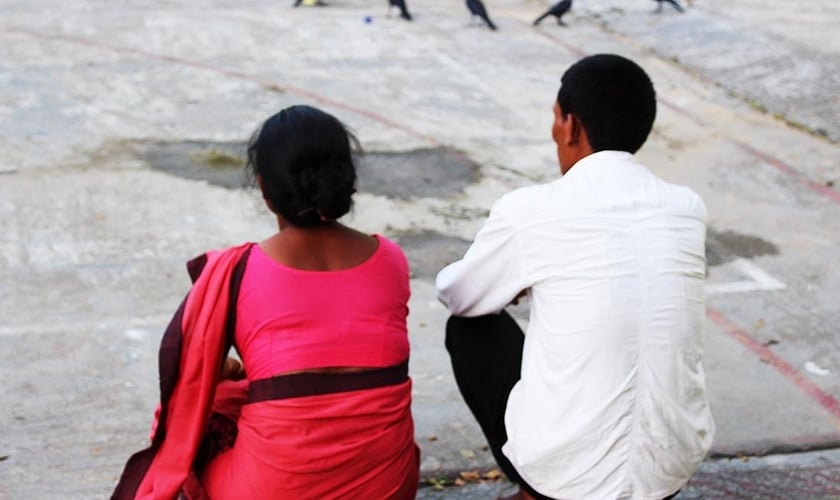 O pastor Shalem Maniraj e sua esposa foram atacados por uma multidão de 20 nacionalistas hindus. (Foto: Open Doors). 