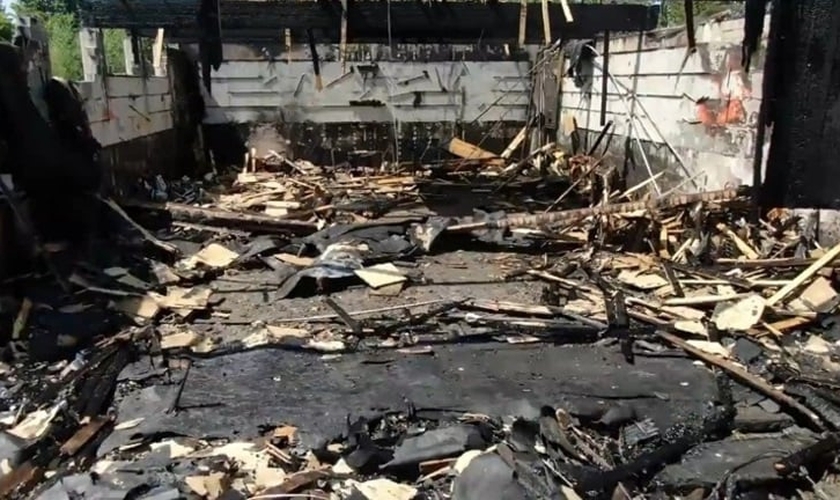 Igreja Ortodoxa Copta completamente destruída em incêndio criminoso. (Foto: Rene Beland / Timelapse Digital)