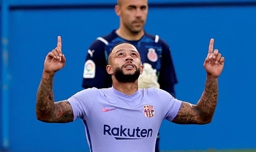 Memphis Depay em atuação no Barcelona. (Foto: Reprodução / GE)
