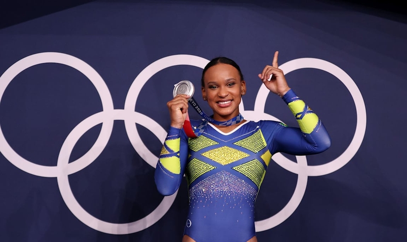 Rebeca Andrade levou prata e ouro para o Brasil nas Olimpíadas 2020. (Foto: Getty Images)
