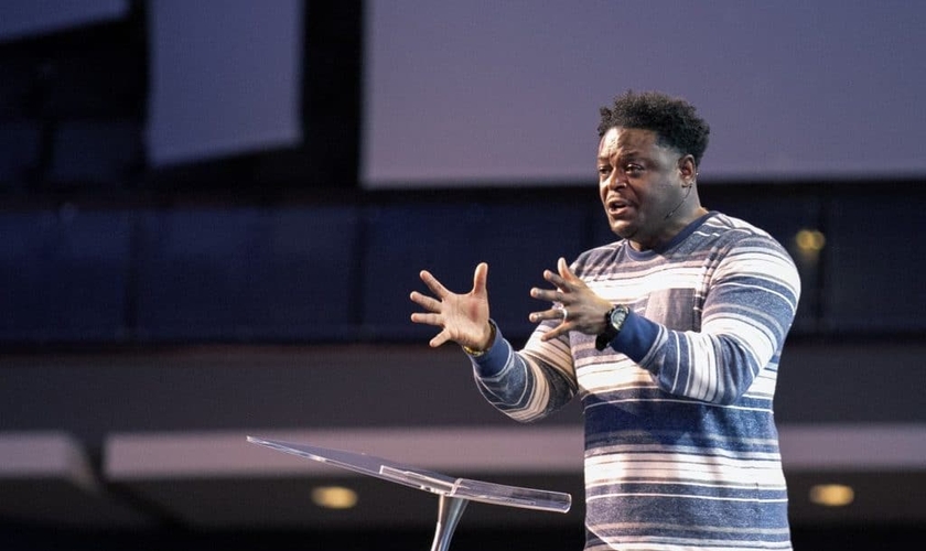 Derwin L. Gray refletiu sobre o papel e a importância da oração na vida do cristão. (Foto: Mighty Pursuit).