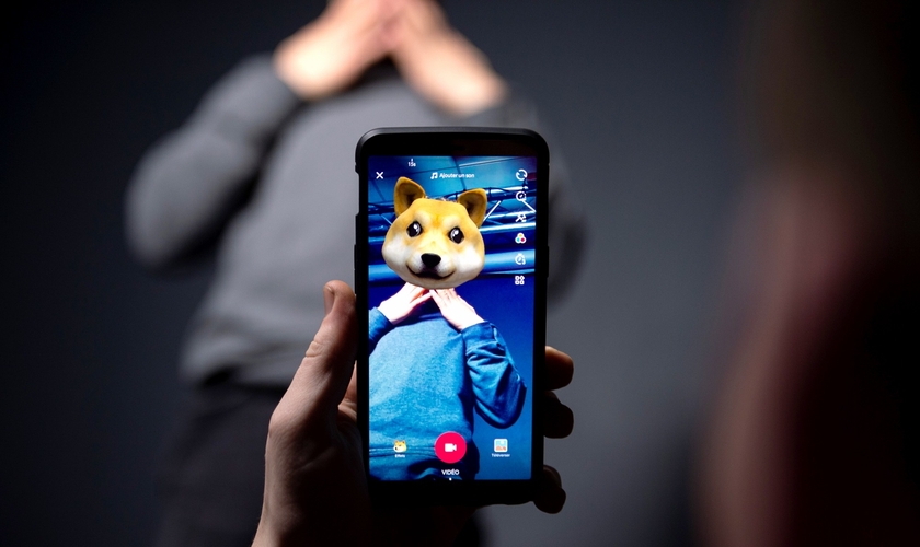 O aplicativo chinês para smartphone TikTok, de compartilhamento de vídeo, tem sido cada vez mais popular entre os adolescentes. (Foto: AFP/Getty)