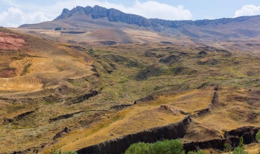 Local de formação Durupinar, no leste da Turquia. Alguns pesquisadores acreditam ser o local de descanso da Arca de Noé. (Foto: Getty Images)