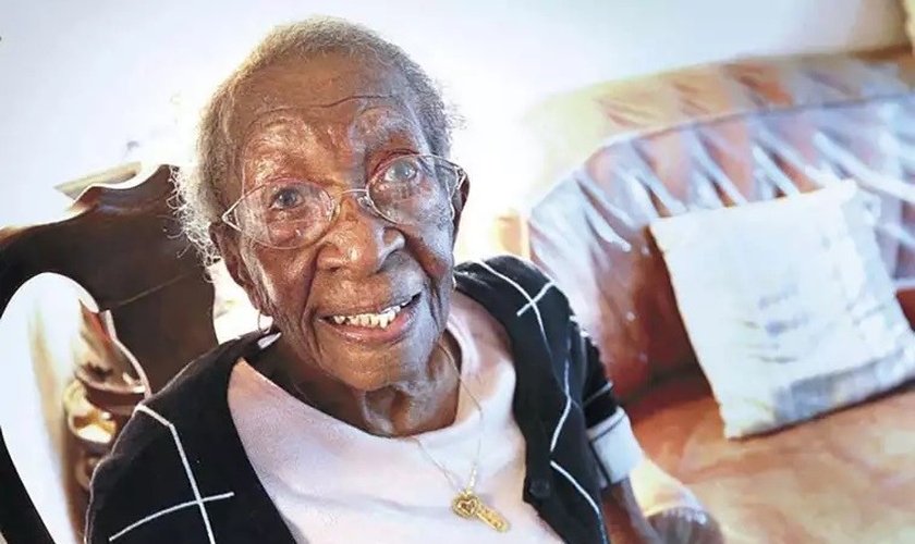 Viola Brown completou 110 anos em 4 de outubro de 2021. (Foto: Condado de Clark, Virgínia).