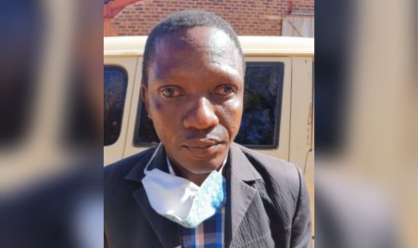 Modise foi evangelizado pela professora Tau na África do Sul. (Foto: Bible League International).