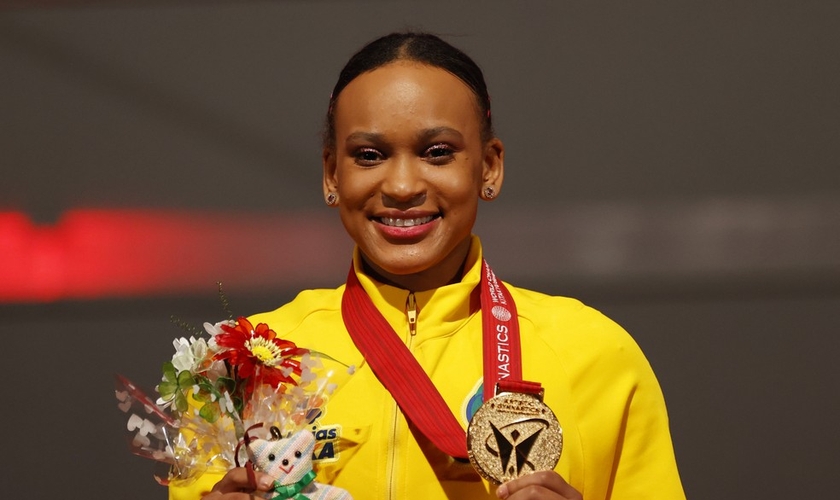 Rebeca Andrade com a medalha de ouro do Mundial de Ginástica. (Foto: Reuters/Kim Kyung-Hoon)