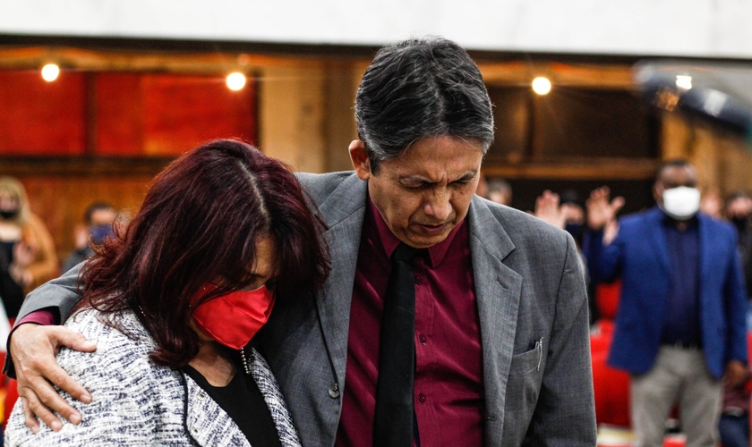 Líderes religiosos ficaram na frente dos profissionais de saúde e segurança. (Foto: IEAD Canoas).