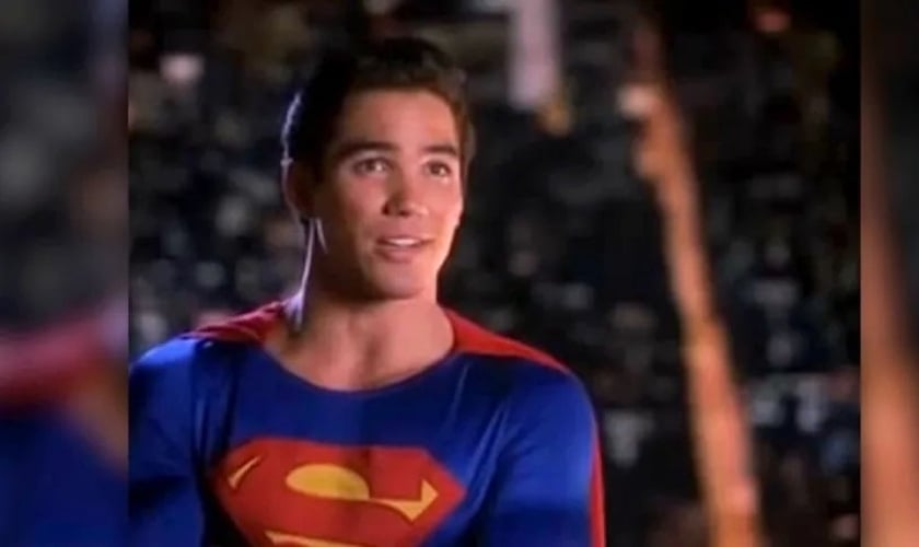 Dean Cain interpretou o homem de aço nos anos 90. (Foto: Reprodução/CNN)