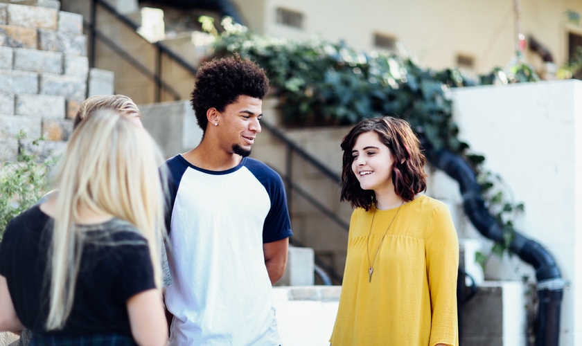 Segundo o estudo, a maioria dos millennials não vivem uma cosmovisão bíblica sobre sexualidade. (Foto: Alexis Brown/Unsplash).