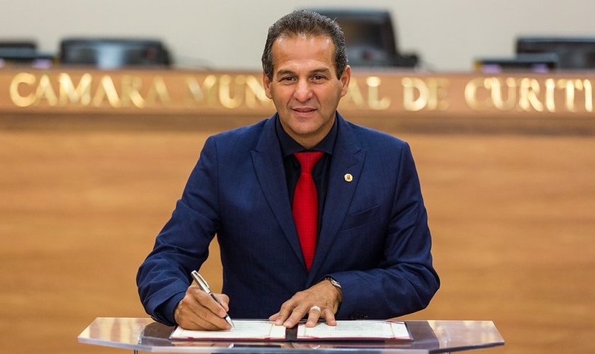 Vereador Ezequias Barros, autor do projeto contra banheiros públicos unissex. (Foto: Reprodução / Câmara Municipal de Curitiba)