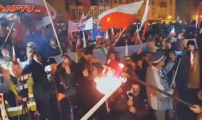 Comício e manifestação antissemita na Polônia. (Foto: Captura de tela/Twitter)
