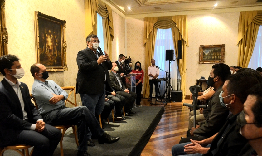Os kits são compostos de teclado, contrabaixo, bateria, violão, guitarra e microfone. (Foto: Nael Reis/Governo do Maranhão).
