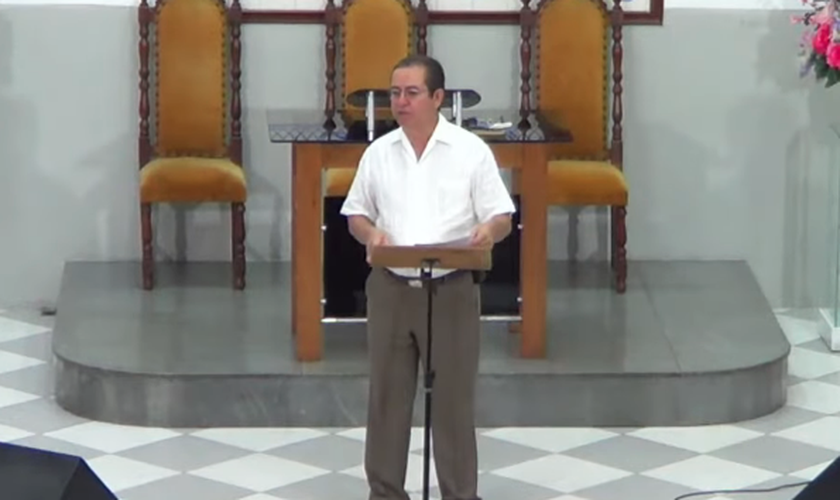 Pastor Carlos César Januário, da Primeira Igreja Batista de Ipiaú, na Bahia. (Foto: Reprodução/YouTube)