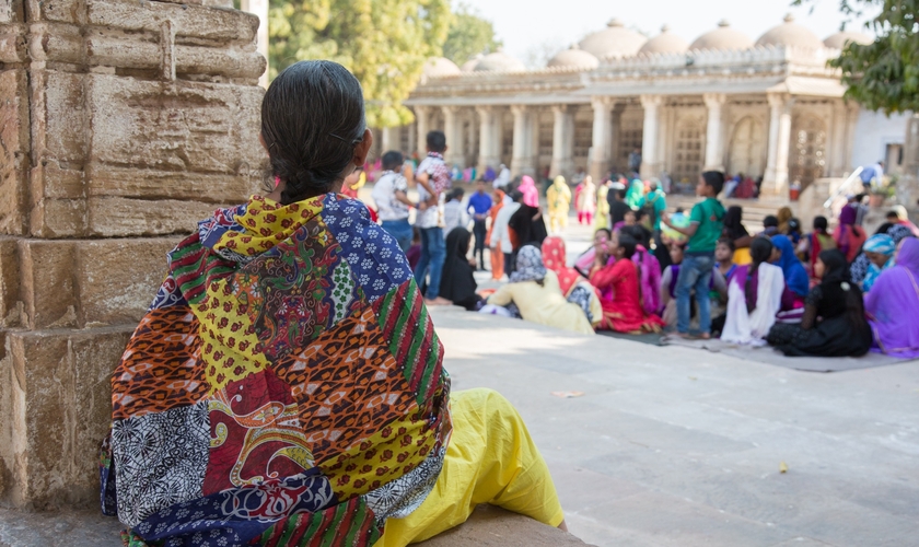 Mulher diante de templo hindu. (Foto representativa: Pixabay)