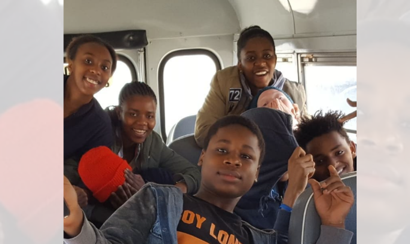 Alguns alunos da Freedom International School. (Foto: Freedom International School / Facebook)