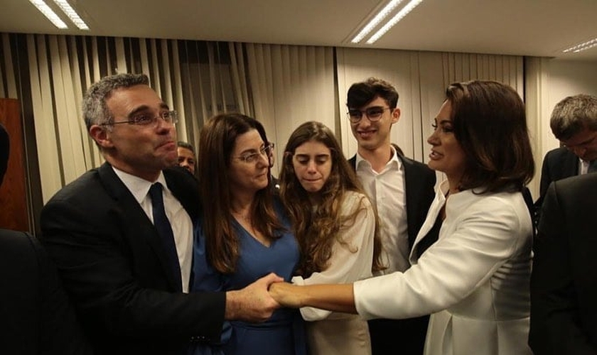 Nas redes sociais, a primeira-dama do Brasil comemorou a aprovação de André Mendonça. (Foto: Instagram/Michelle Bolsonaro). 