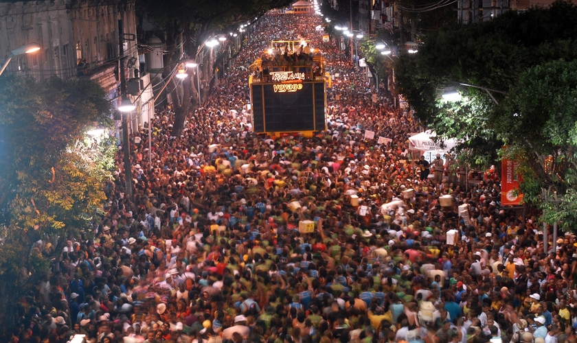 Bloco de carnaval em Salvador, na Bahia. (Foto: Agência Brasil/Antônio Cruz)