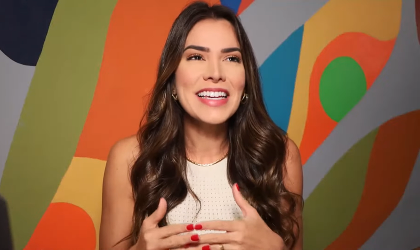 Mesmo tendo tudo o que sempre desejou, Adriana não se sentia satisfeita. (Foto: YouTube/Adriana Sant’anna).
