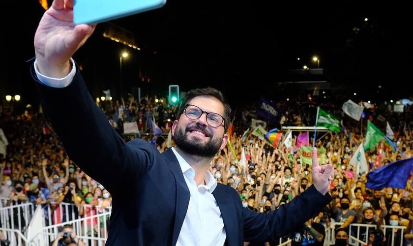 Gabriel Boric é o presidente eleito do Chile. (Foto: Instagram/Gabriel Boric/Fernando Ramírez)