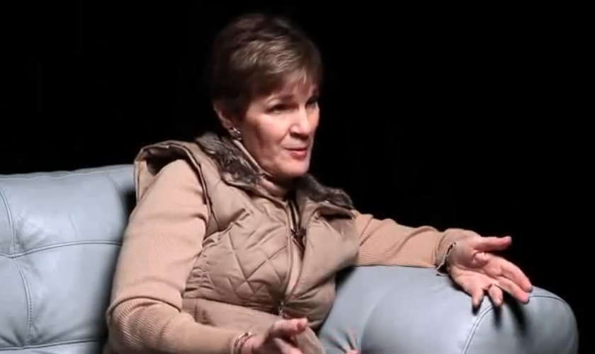 Kathi Byker clamou a Deus durante sequestro. (Foto: Reprodução/City Church Rockford/Vimeo)