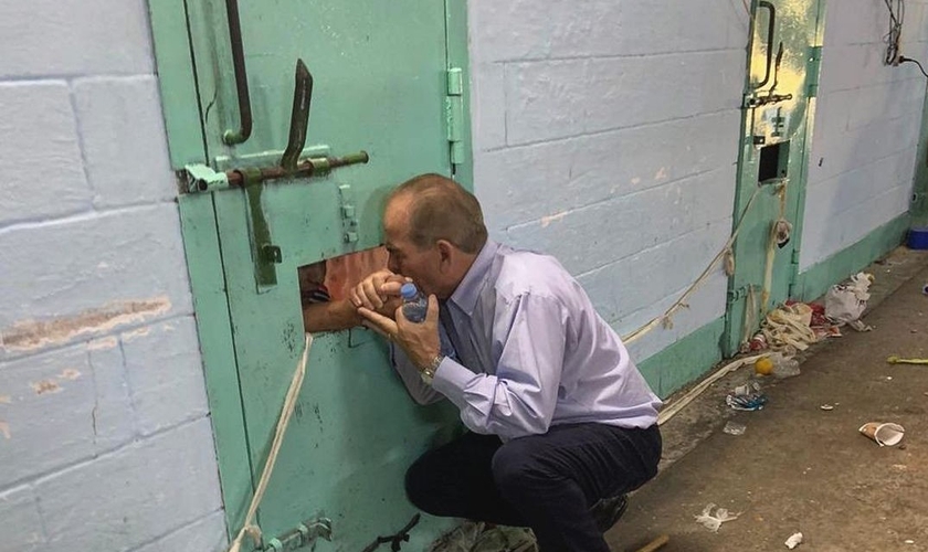 As autoridades penitenciárias da Argentina permitiram a criação de blocos evangélicos. (Foto: Instagram/ Pastor Oscar Jesús Sensini).