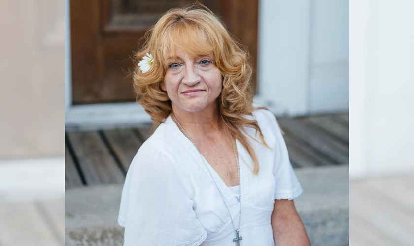 A ex-prostituta Mary Frances testemunha sobre o amor de Jesus. (Foto: Reprodução / Facebook Mary Frances)