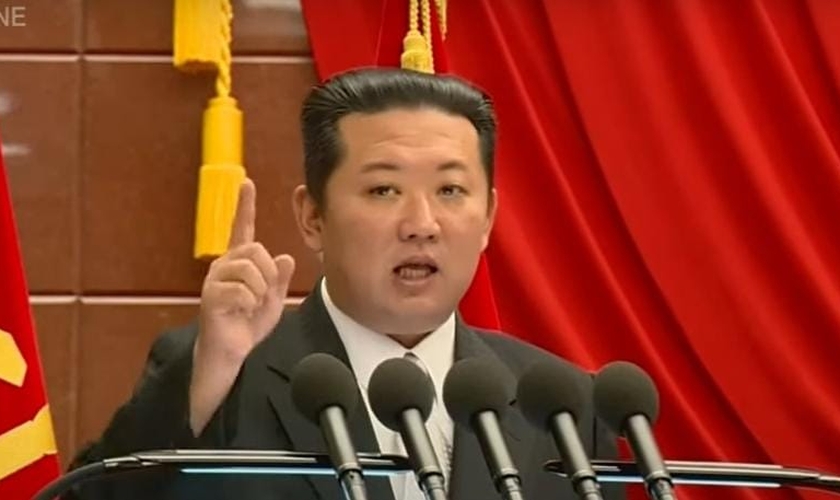 Kim Jong-un continua realizando testes nucleares, mesmo com proibição internacional. (Foto: Captura de tela/YouTube Band News)