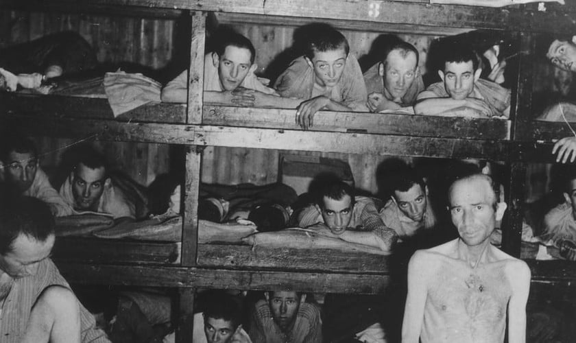 Prisioneiros no campo de concentração de Buchenwald, Alemanha. (Foto: US Holocaust Memorial Museum).