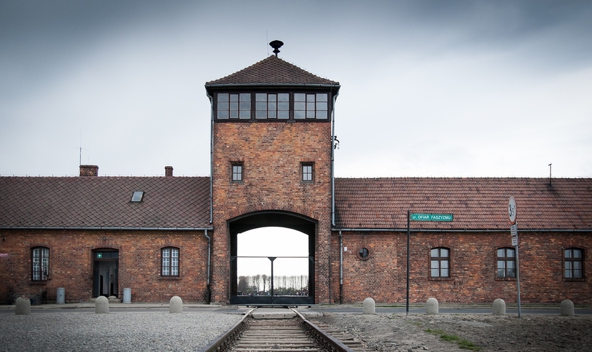 Campo de Auschwitz foi palco de mais de 1 milhão de morte de judeus. (Foto: Reprodução / Maxpixel)