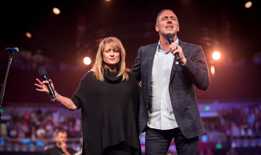 Pastores fundadores da Hillsong Church, Brian e Bobbie Houston. (Foto: Hillsong Church)