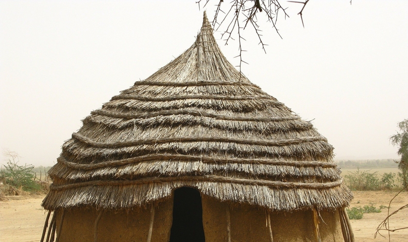 Moradia típica de vila nigeriana. (Foto: Reprodução / Pixabay)