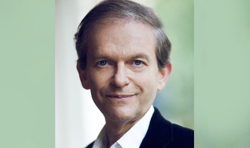 O Dr. Frédéric Saldmann é um médico renomado na França. (Foto: Facebook/Frédéric Saldmann)